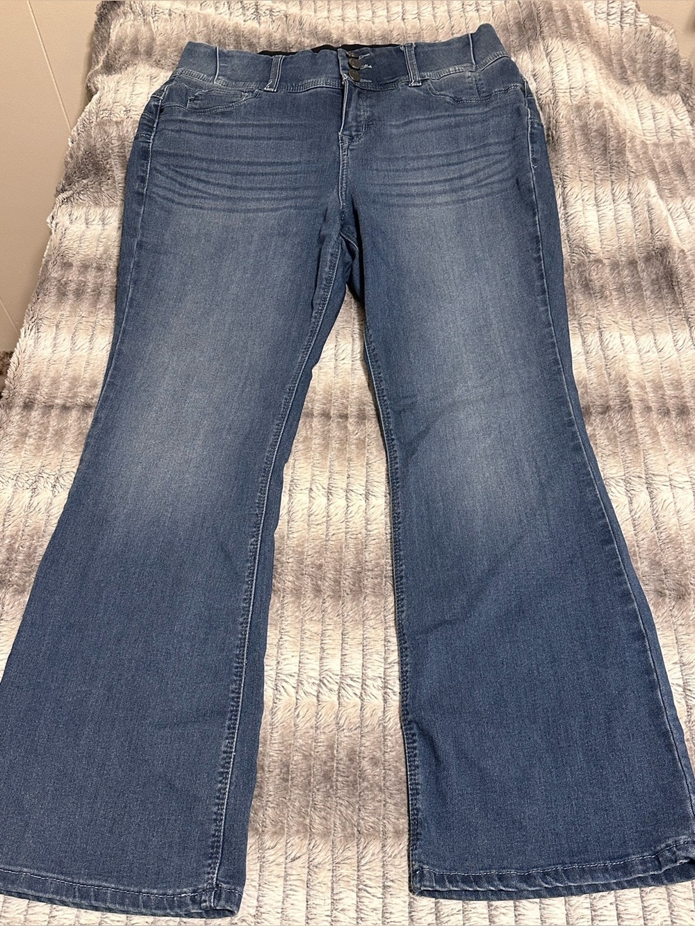 Laurie Felt Silky Curve Bootcut W/ vital stretch technology 
Size Medium Petite